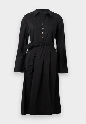 Vestido camisola preto de mangas longas com colarinho, frente com botões, cinto na cintura e tecido de algodão suave. Apresenta detalhes em botão dourado.