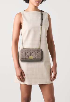 KARL LAGERFELD KUILT CROSSBODY  - Cross body bag - ash grey