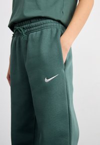 Nike Sportswear PANT - Treningo apatinė dalis - vintage green/sail