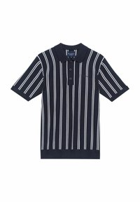 Marinblå pikétröja med vita vertikala ränder, korta ärmar och krage. Har en placket med tre knappar och en liten bröstficka.