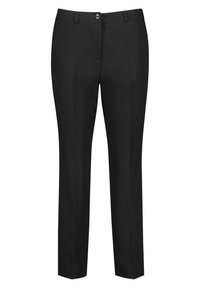 Czarne spodnie wykonane z gładkiej tkaniny o prostym kroju nogawki. Posiadają zamek, zapięcie na guzik oraz szlufki na pasek. Brak wzorów i zdobień.