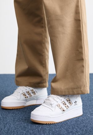 adidas Originals FORUM BOLD STRIPES - Tenisice - footwear white/core black