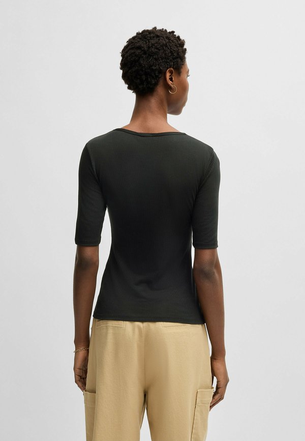 EJITA - Basic T-shirt2