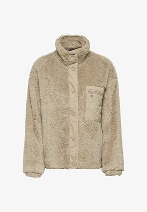 Giacca in pile beige a pelo alto con chiusura frontale a bottoni, tasca sul petto trapuntata con zip, maniche lunghe e collo alto.