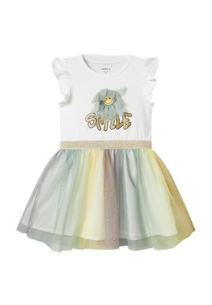 Robe blanche avec de courtes manches à volants, ornée d'un graphique brillant "SMILE" et d'une jupe en tulle superposée dans des teintes pastel de vert, jaune et gris.
