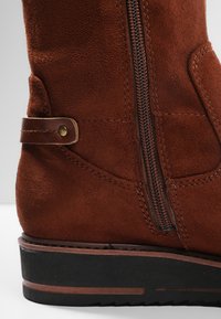 Marco Tozzi Botas de cuña - cognac