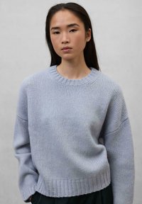 Light blue knitted sweater with a round neckline, ribbed cuffs and hem, featuring a relaxed fit and smooth texture.