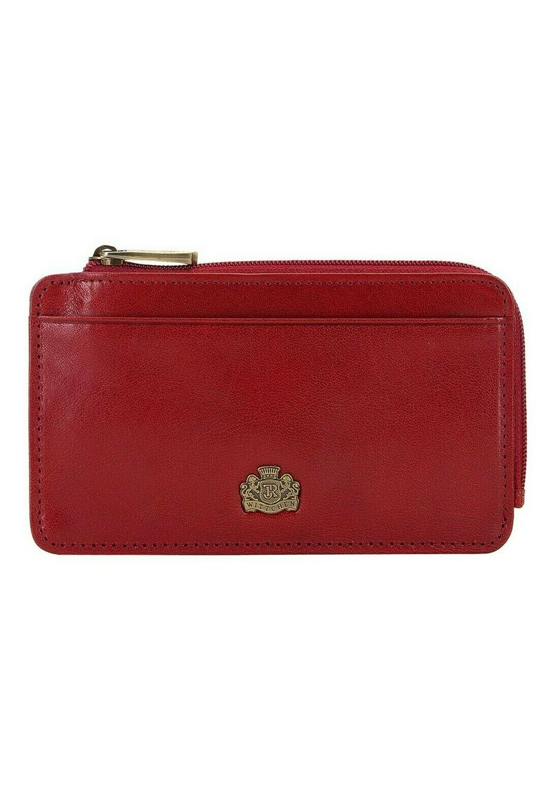 Portafoglio in pelle rossa con chiusura a zip, dettaglio logo in hardware dorato, tasca frontale e bordi cuciti. Texture liscia e forma rettangolare.