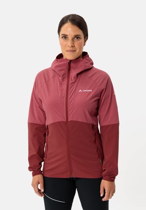 Bordeauxfarbene, taillierte Jacke mit Kapuze und vollem Reißverschluss. Verfügt über zwei Seitentaschen, einen kontrastierenden helleren oberen Teil und ein Logo auf der Brust.
