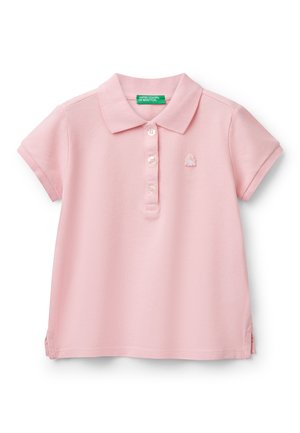 Chemise polo rose en mélange de coton, avec un col, une patte de boutonnage à trois boutons, des manches courtes et un petit logo brodé sur la poitrine.