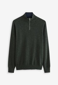 Tmavě zelený svetr s vysokým límcem, zapínáním na půl zipu a žebrovanými manžetami. Vyroben z texturovaného pleteného materiálu, s malým logem jako detailem.