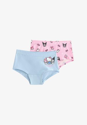 Kaksi paria lasten hipster-shorteja: yksi vaaleansininen yhdestä kappaleesta, toinen vaaleanpunainen toistuvalla Hello Kitty -hahmokuviolla. Pehmeää puuvillamateriaalia.