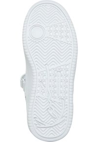 Fehér sneaker talp, amely texturált cikkcakk mintázattal, kör alakú tárcsával és téglalap alakú fogantyúkkal rendelkezik, az oldalán pedig meg van nyomtatva egy logo.