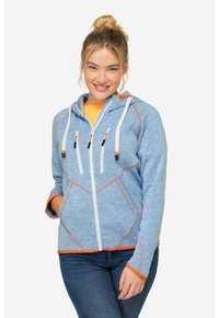 Blå fleece hoodie med orange detaljer och dragkedjor, zip-stängning, två framfickor, texturerad tyg och en figurnära design.