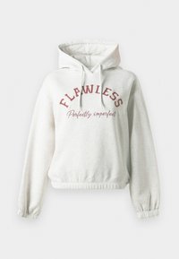 Ανοιχτό γκρι φούτερ από μαλακό ύφασμα, με χαλαρή γραμμή, ριμπ μανίκια και κουκούλα με κορδόνι. Κείμενο "FLAWLESS" και "Τέλεια ατελείωτο" σε μπορντό.