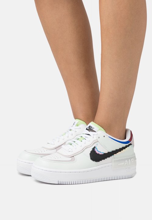 Nike Sportswear AIR FORCE 1 07 Matalavartiset tennarit coconut milk