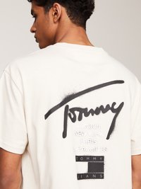 Tommy Jeans GRAFFITI TEE UNISEX - T-shirt con stampa - beige