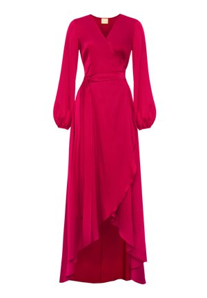 Długa różowa sukienka w stylu wrap z długimi, bufkami rękawami, głębokim dekoltem w kształcie V oraz asymetrycznym dołem. Wykonana z gładkiego materiału z wiązanym detalem w talii.