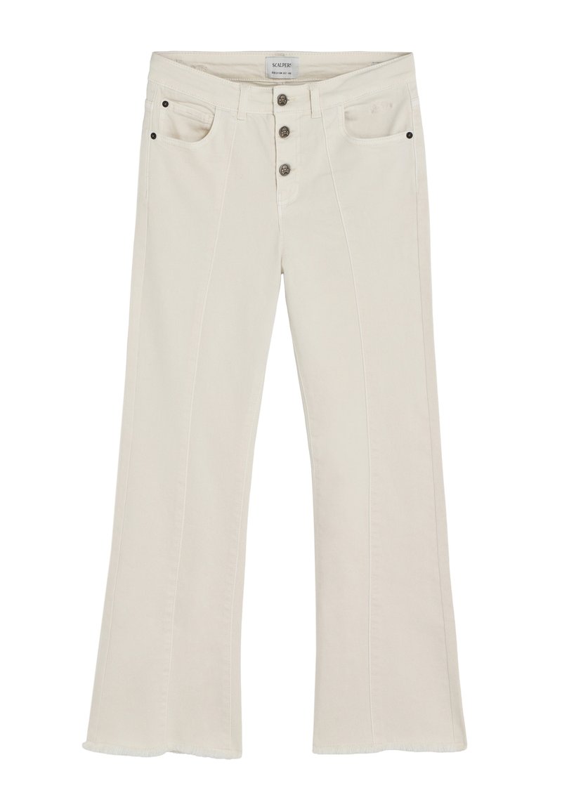 Jeans acampanados beige con cintura alta, cinco bolsillos y cierre delantero de tres botones. Presenta costuras sutiles y bordes deshilachados.
