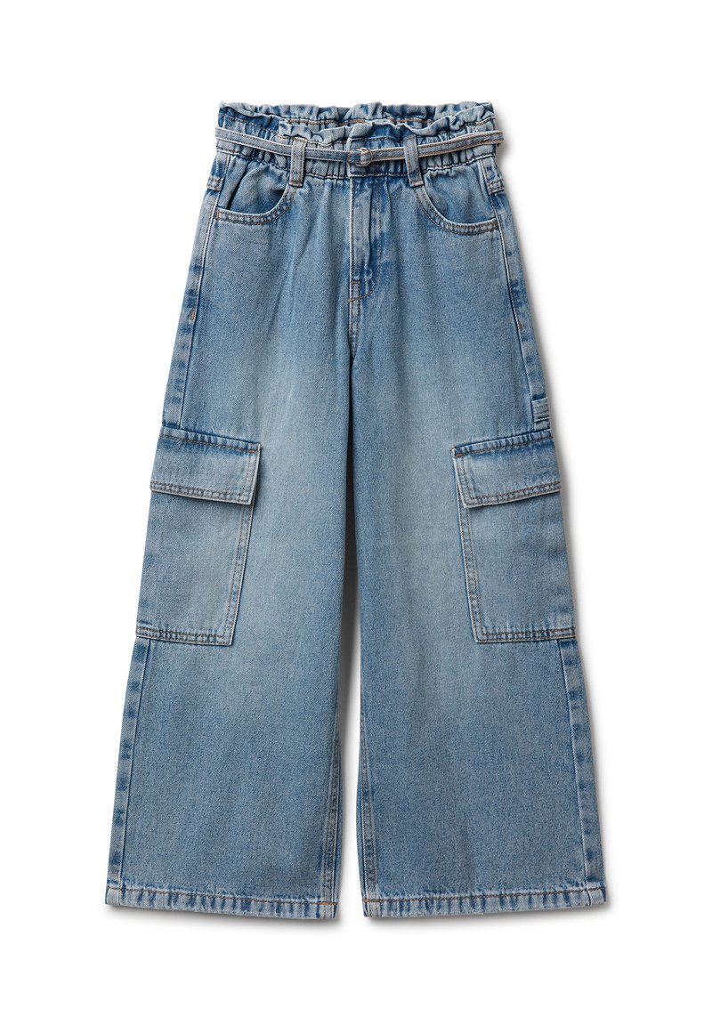 Světle modré široké cargo džíny vyrobené z denimu. Mají dvě velké boční kapsy a elastický pas se smyčkami na opasek.