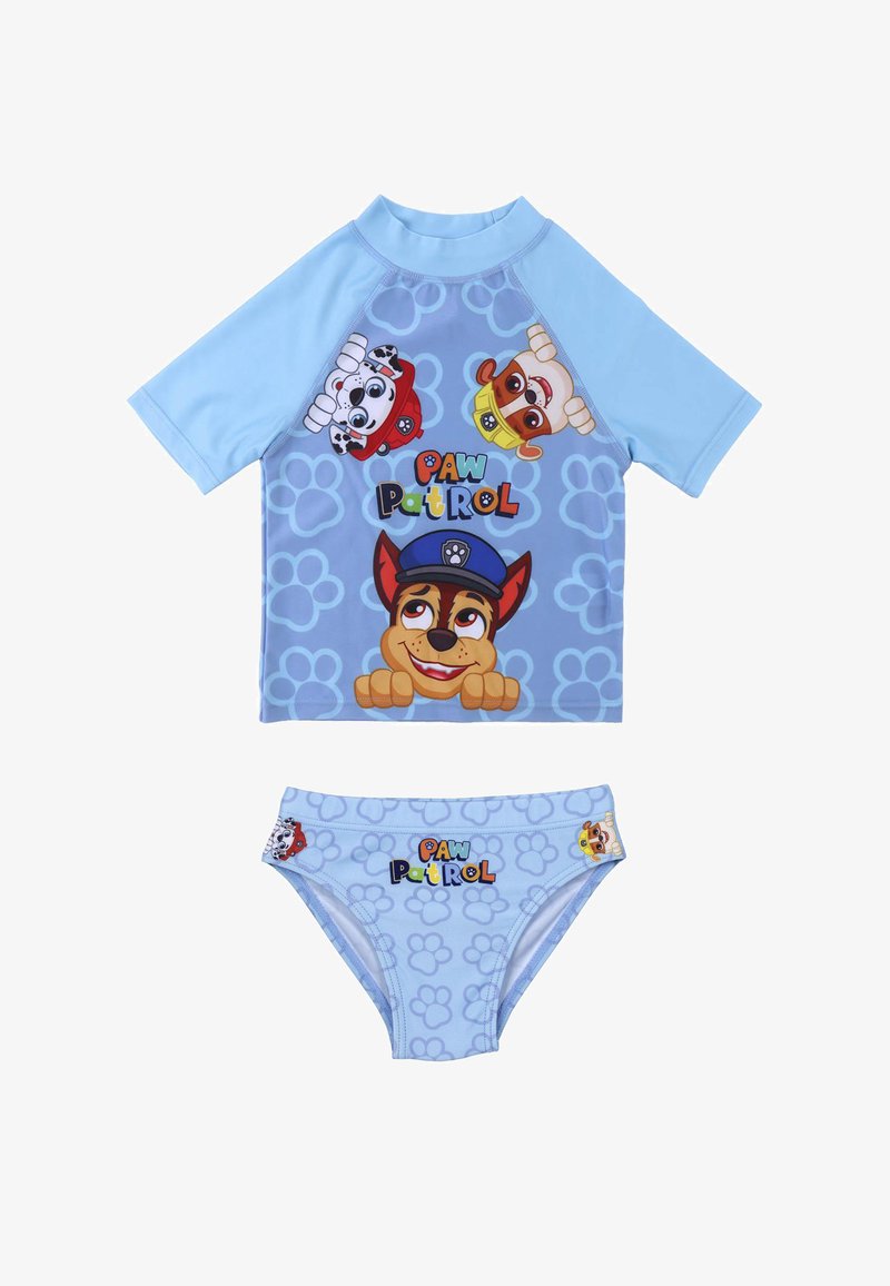 Jasnoniebieski zestaw kostiumu kąpielowego, składający się z krótkiego rękawa i dołu bikini, z wzorami postaci z kreskówek oraz odciskami łap.