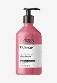 Roze plastic fles met een zwarte pompkap; het witte etiket toont de details "Pro langer" en "Professionele Conditioner". Inhoud van 500 ml.