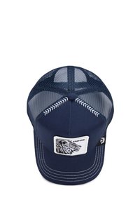 Gorra trucker azul marino con parte trasera de malla, visera curvada y un parche frontal con un diseño de león y la palabra "EMPIRE".