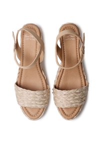 Tan espadrille sandalen met gevlochten juten banden, zacht suède voetbed en verstelbare enkelband. Strak, minimalistisch ontwerp, lichtgewicht.