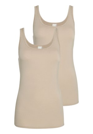 Beżowy dopasowany top na ramiączkach w połączeniu z ciemnonawowym dresami, z elastycznym paskiem w talii i ściągaczami na kostkach, wykonanymi z miękkiej tkaniny.