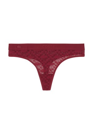 Tanga de encaje rojo con patrón floral y cintura elástica con el logo en relieve de Lacoste y pequeño emblema de cocodrilo.