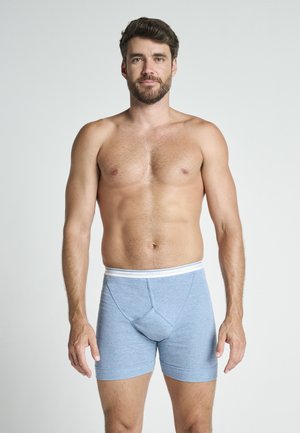 Blå bomuldsboxertrusser med en hvid elastisk linning, der har en frontlomme og en tætsiddende pasform. Stoffet har en blød og glat tekstur.