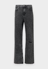 Széles szárú farmer fekete, mosott denimből, kopott térdrésszel, rojtos szegéllyel és hagyományos gombos sliccel zsebekkel.