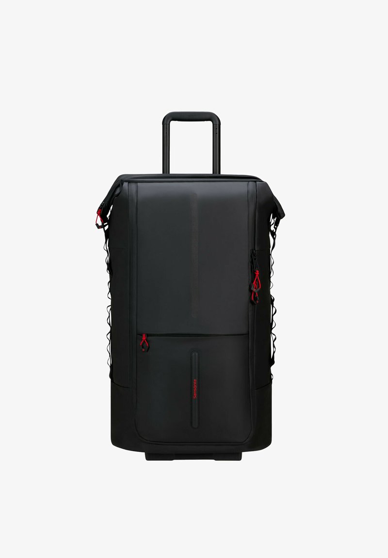 Schwarzer Rucksack mit Rollen aus strapazierfähigem Material, ausgestattet mit roten Reißverschlussgriffen, einem ausziehbaren Griff und elastischen seitlichen Akzenten für zusätzlichen Stauraum.