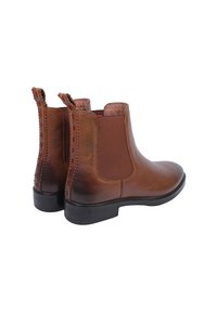 Brązowe skórzane botki typu Chelsea z elastycznymi panelami bocznymi, detalami przeszycia, okrągłym noskiem i niską gumową podeszwą.