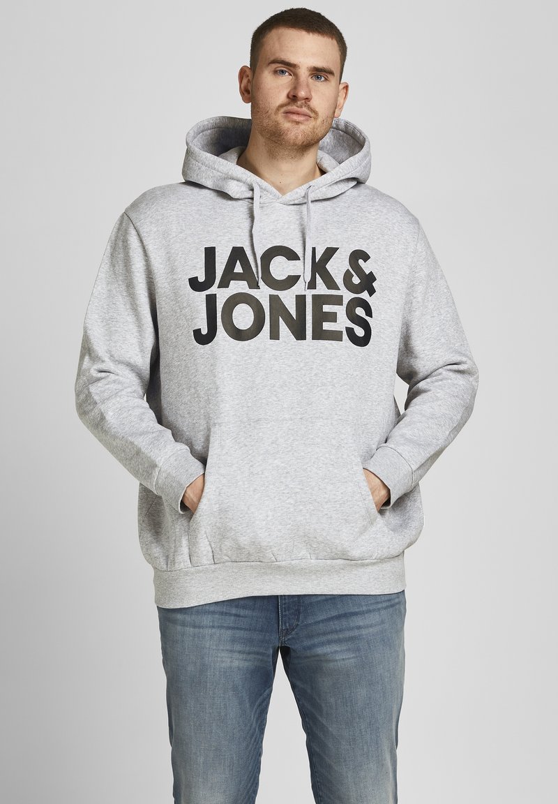Grijze hoodie met een kangoeroezak, voorzien van "JACK & JONES" in dikke zwarte letters. Gemaakt van katoenmix, ontspannen pasvorm en ribgebreide cuffs.