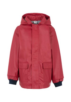 Veste imperméable rouge avec une capuche, dotée d'une fermeture éclair sur le devant, de deux poches avant et de poignets côtelés bleu marine. Texture lisse avec un design décontracté.