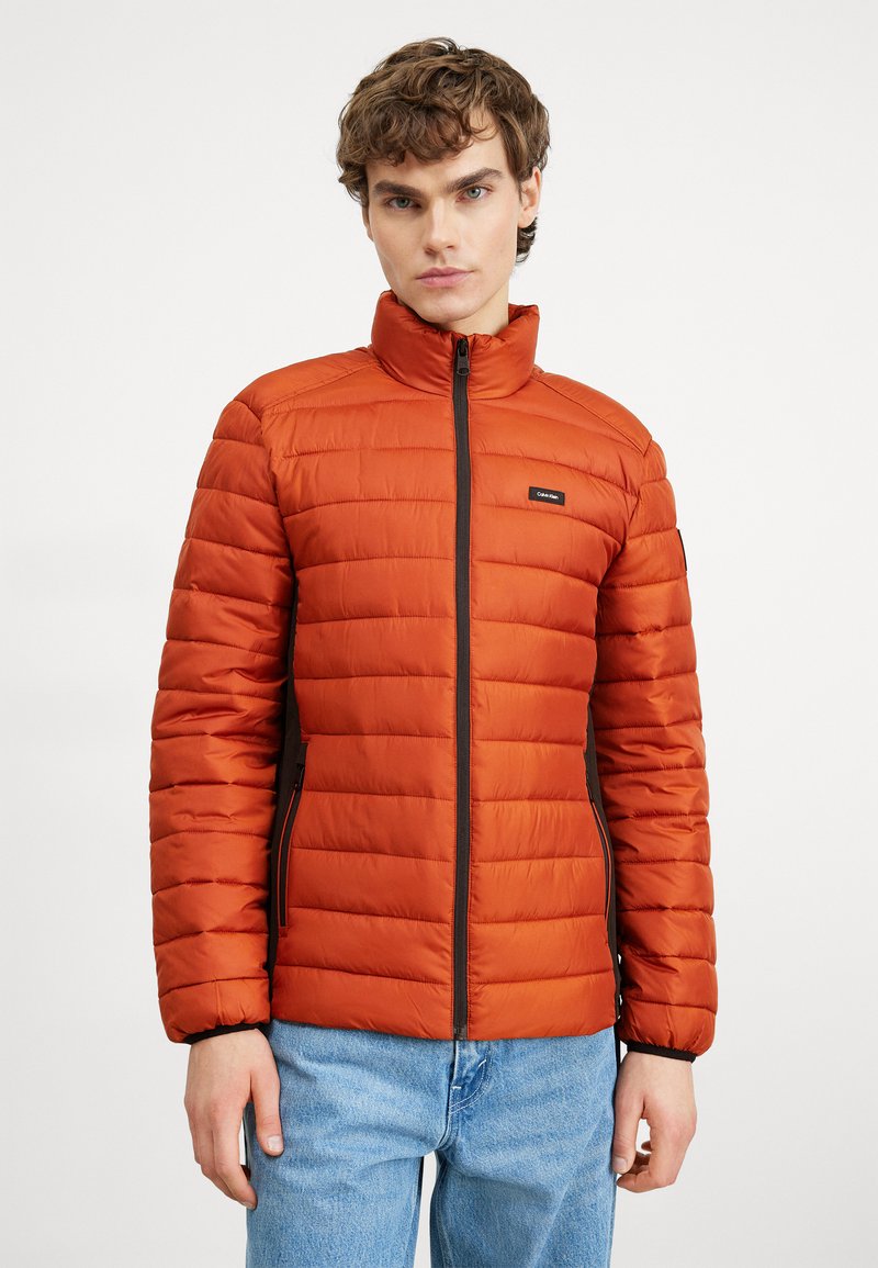 Calvin Klein SIDE LOGO JACKET - Välikausitakki - terracotta rust