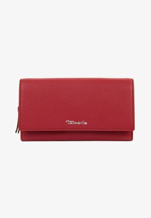 Portefeuille en cuir rouge avec une finition texturée, présentant un logo argenté et un compartiment zippé sur le côté. Forme rectangulaire.