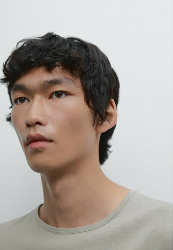 LIGHTWEIGHT - Basic T-shirt3