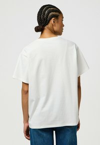 Wrangler LOOSE FIT - Camiseta estampada - used_white