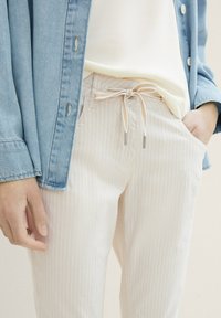 TOM TAILOR Bukser - sandy beige stripe