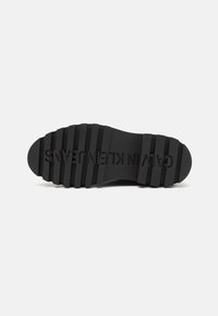 Calvin Klein Jeans FLATFORM LACE UP BOOT - Snørestøvler - triple black