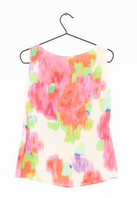 Ärmlös topp i ett färgglatt mönster av rosa, grön och lavendel på en krämfärgad bakgrund; lättviktig tyg med en slät textur.