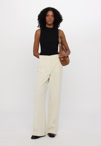 WEEKEND MaxMara TANIA - Hlače - off white