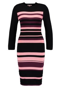 Robe en maille à manches longues rayée noire, rose et violet foncé, avec une silhouette ajustée et un col rond. Texture lisse avec une épaisseur moyenne.