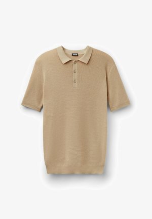 Beżowa krótka dzianinowa koszulka polo z krótkim rękawem, trzema guzikami i teksturowanym poziomym wzorem.
