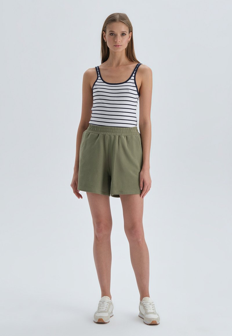 Damen Kleider | DAGI Shorts khaki - QS44067 Damen Kleider | DAGI Shorts khaki - QS44067