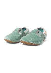Zielone, polarowe buty slip-on o miękkiej fakturze, z elastycznymi bokami ułatwiającymi zakładanie oraz brązowymi, gumowymi podeszwami zapewniającymi przyczepność.