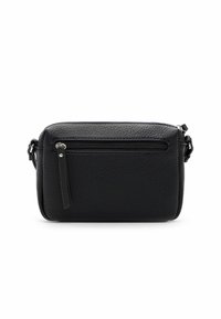 Schwarze Crossbody-Tasche aus strukturiertem Leder mit einer vorderen Reißverschlusstasche und verstellbarem Riemen vor weißem Hintergrund.