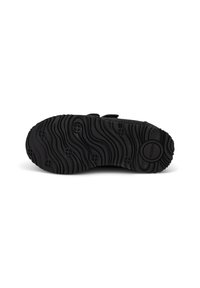 Scarpe nere con suola in gomma testurizzata a motivo ondulato, cinturini regolabili e un materiale superiore morbido per il comfort.